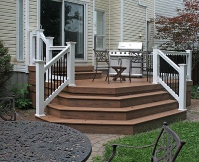 Small backyard deck & porch with railings