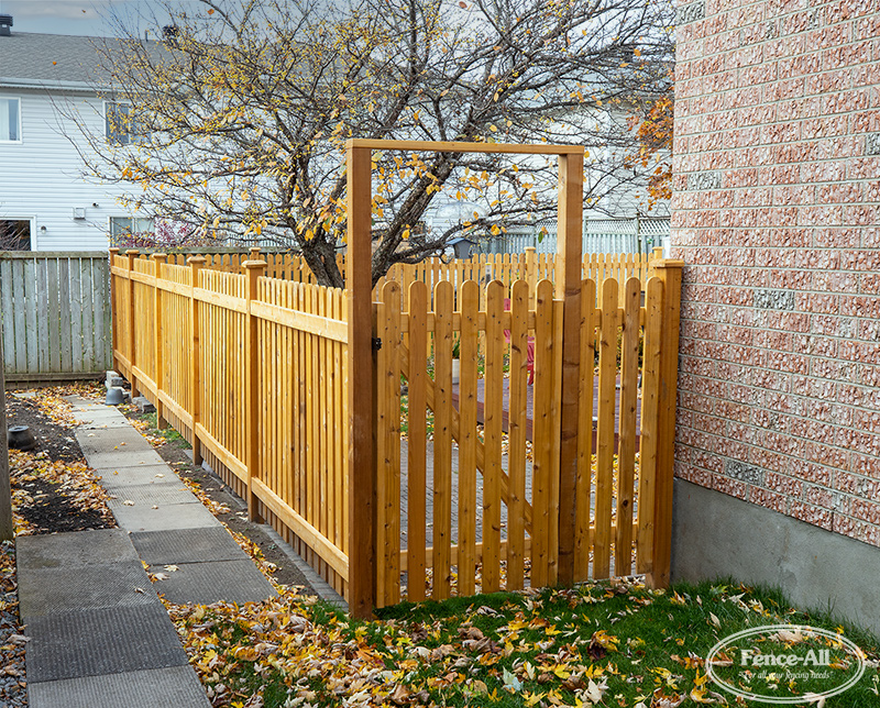 riverdale gate w/rounded pickets and natural stain