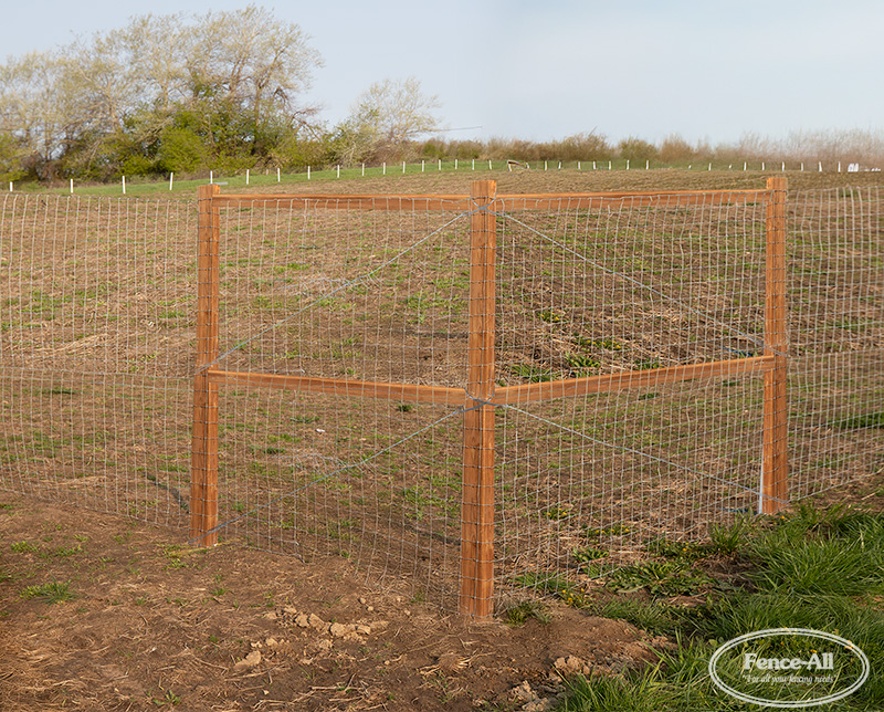 corner post w/wire braces