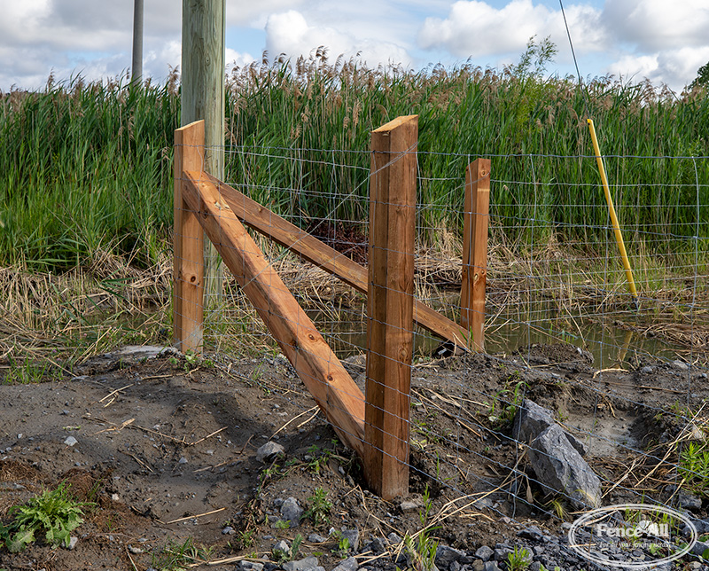 corner post w/braces