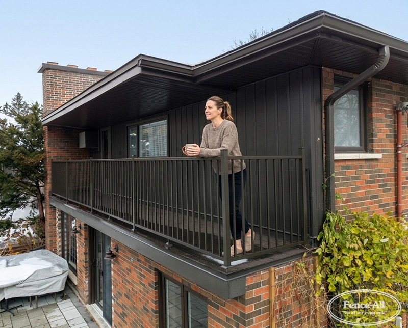 standard aluminum railing (dark brown)